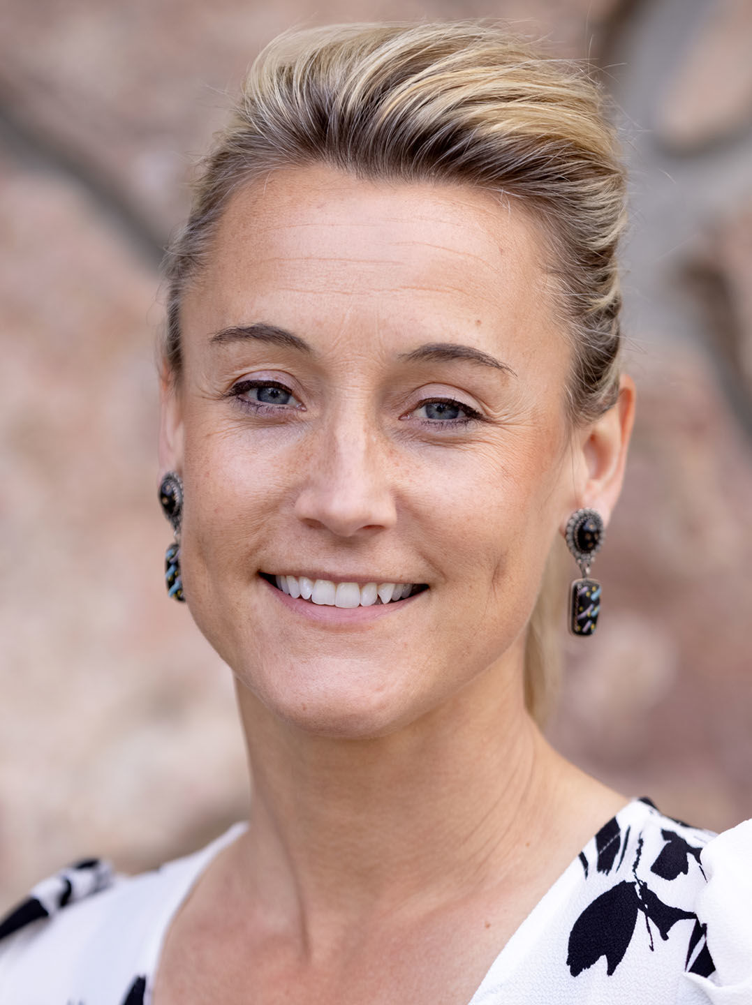 Lynsey Lenamond